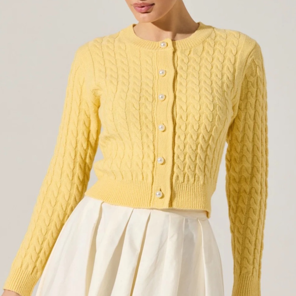 LIKE NEW ASTR THE LABEL Pearl Button Cable Knit Cardigan - Picture 5 of 9